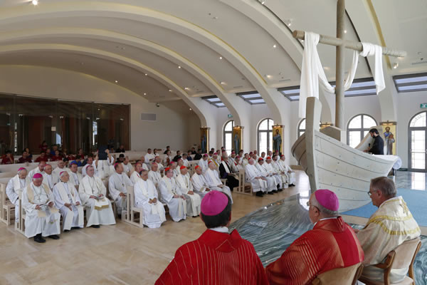 La Messa celebrata il 14 settembre nella nuova chiesa <i>Duc in altum</i> a Magdala. (foto CMC - A. Amireh)