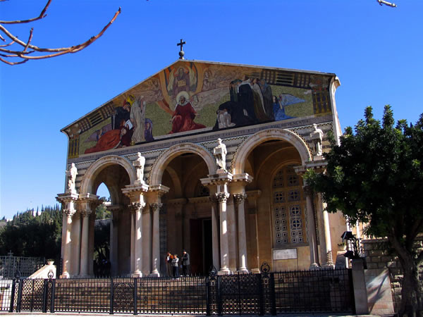 Alcune delle opere più importanti del Barluzzi in Terra Santa: la Basilica dell'Agonia (o delle Nazioni) al Getsemani...