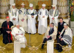 Benedetto XVI alla sinagoga di Roma nel segno del Concilio
