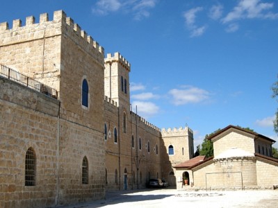 Molotov e graffiti contro una casa religiosa cattolica in Terra Santa