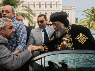 A sorpresa, il papa copto Tawadros II a Gerusalemme per i funerali dell’arcivescovo