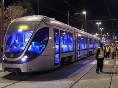 Gerusalemme testa il tram delle controversie