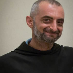 Padre Dhiya Azziz è di nuovo libero