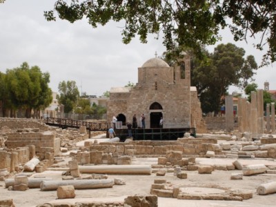 Sosta a Pafos, la prima tappa cipriota del Papa è sulle orme di san Paolo