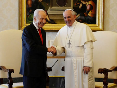 L’incontro in Vaticano tra Papa Francesco e il presidente israeliano Shimon Peres