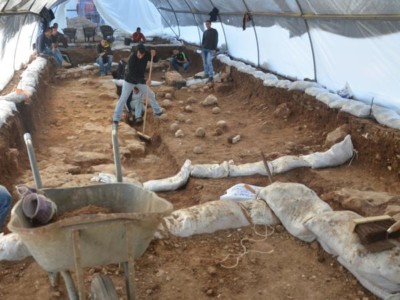 Gli archeologi in un campo di battaglia romano a Gerusalemme