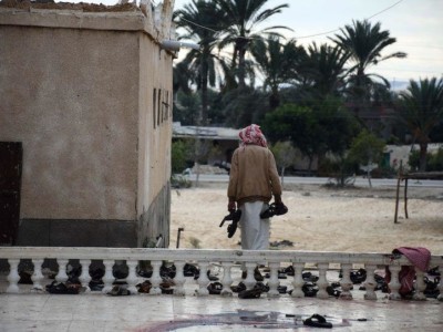 Sinai, strage della moschea: i cristiani si stringono alle vittime