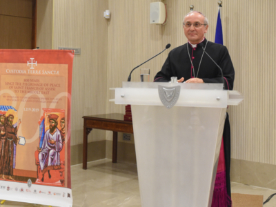 Monsignor Leopoldo Girelli va in India